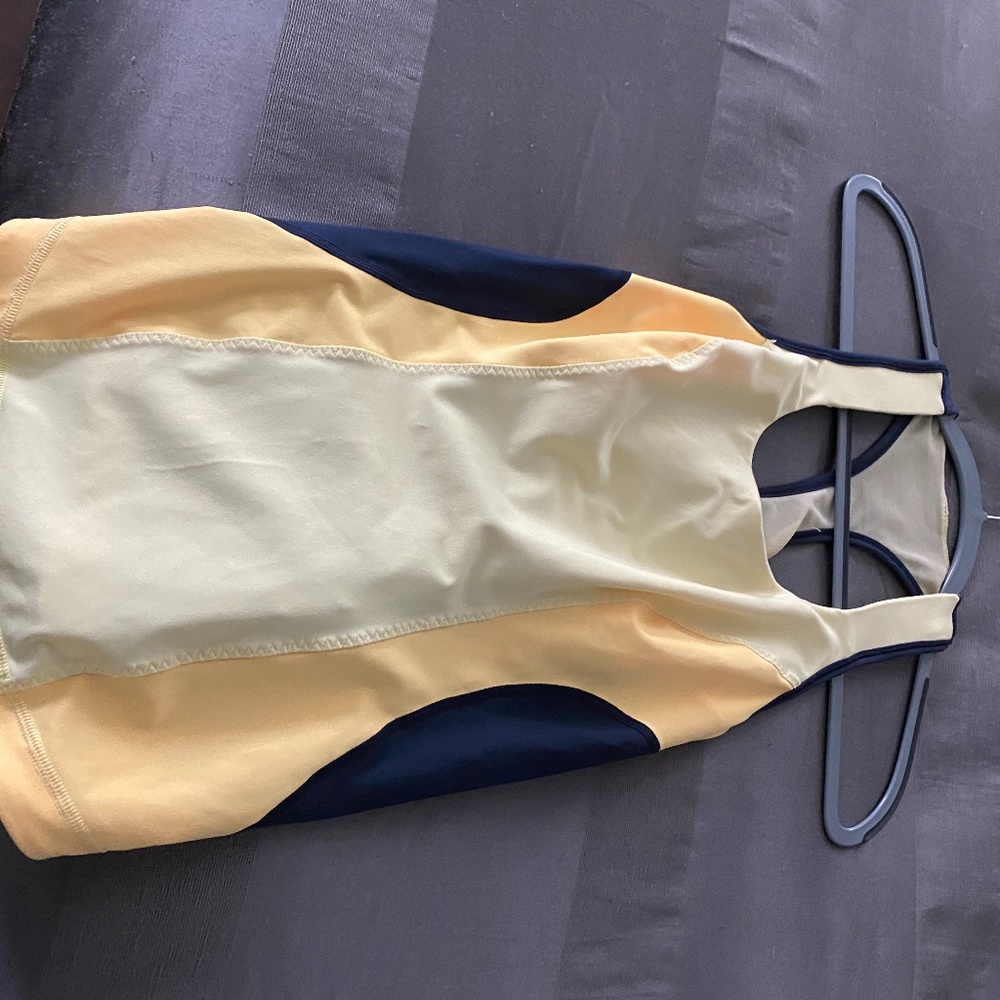 Lululemon top